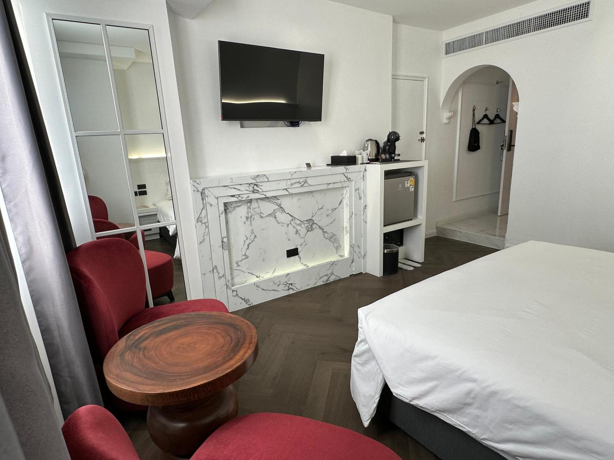 Elizabeth Hotel Бангкок Экстерьер фото