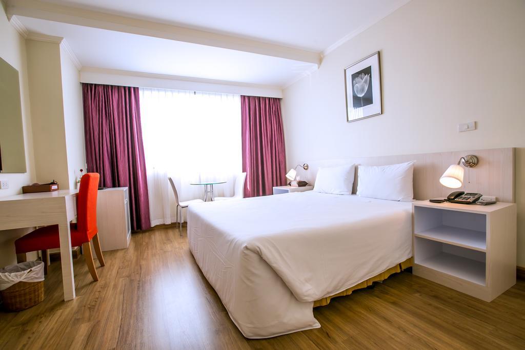 Elizabeth Hotel Бангкок Экстерьер фото